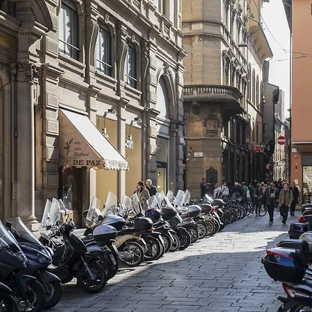 Appartamento Monolocale Tra Piazza Del Nettuno E Le Due Torri Bologna